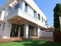 Une nouvelle et luxueuse maison à vendre à Yehud Monosson.